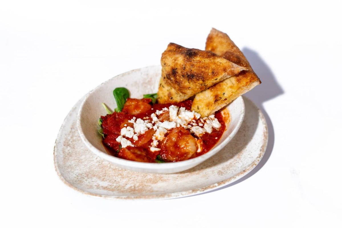 Creveti Saganaki
